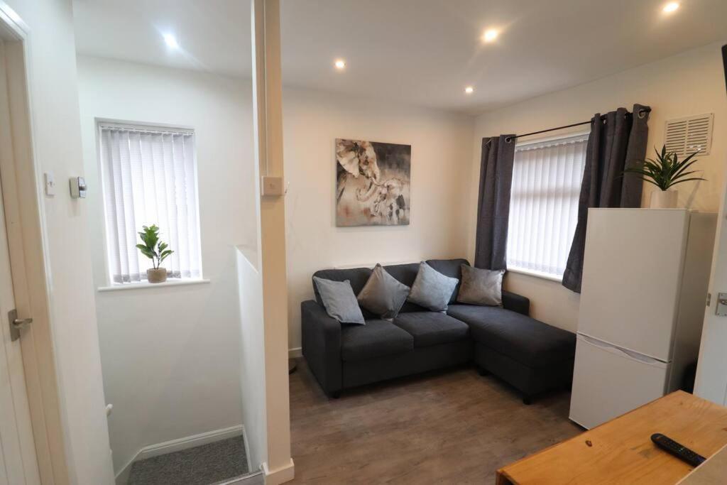 Cosy Two Bedroom First Floor * Birmingham